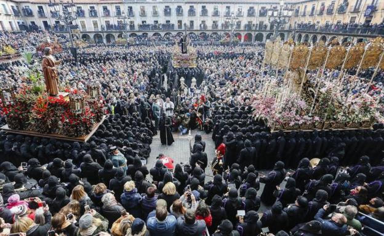 Imagen del encuentro en la Plaza Mayor de León. 