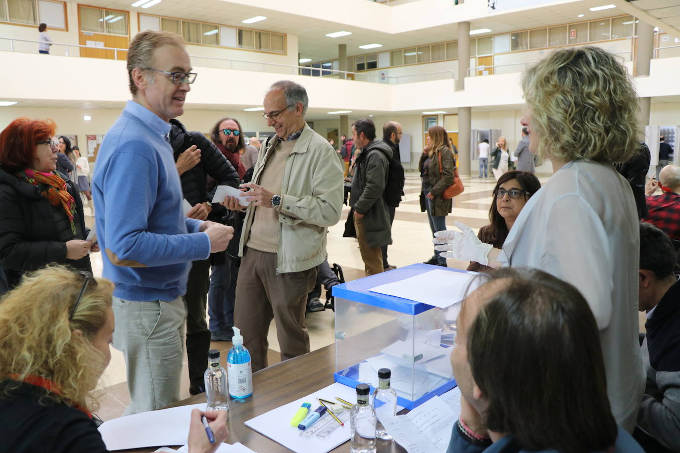 Fotos: La ULE vota a su próximo rector