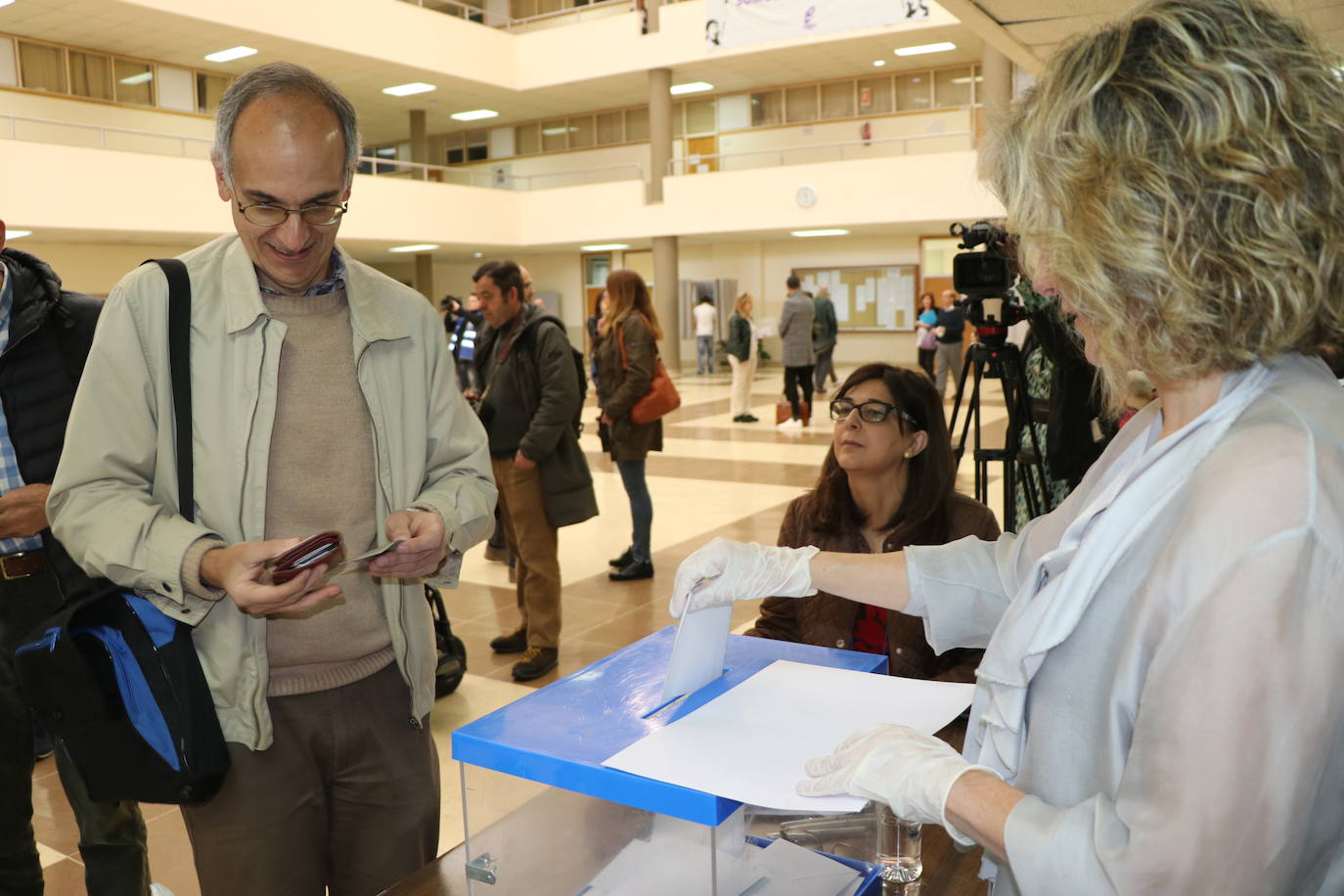 Fotos: La ULE vota a su próximo rector