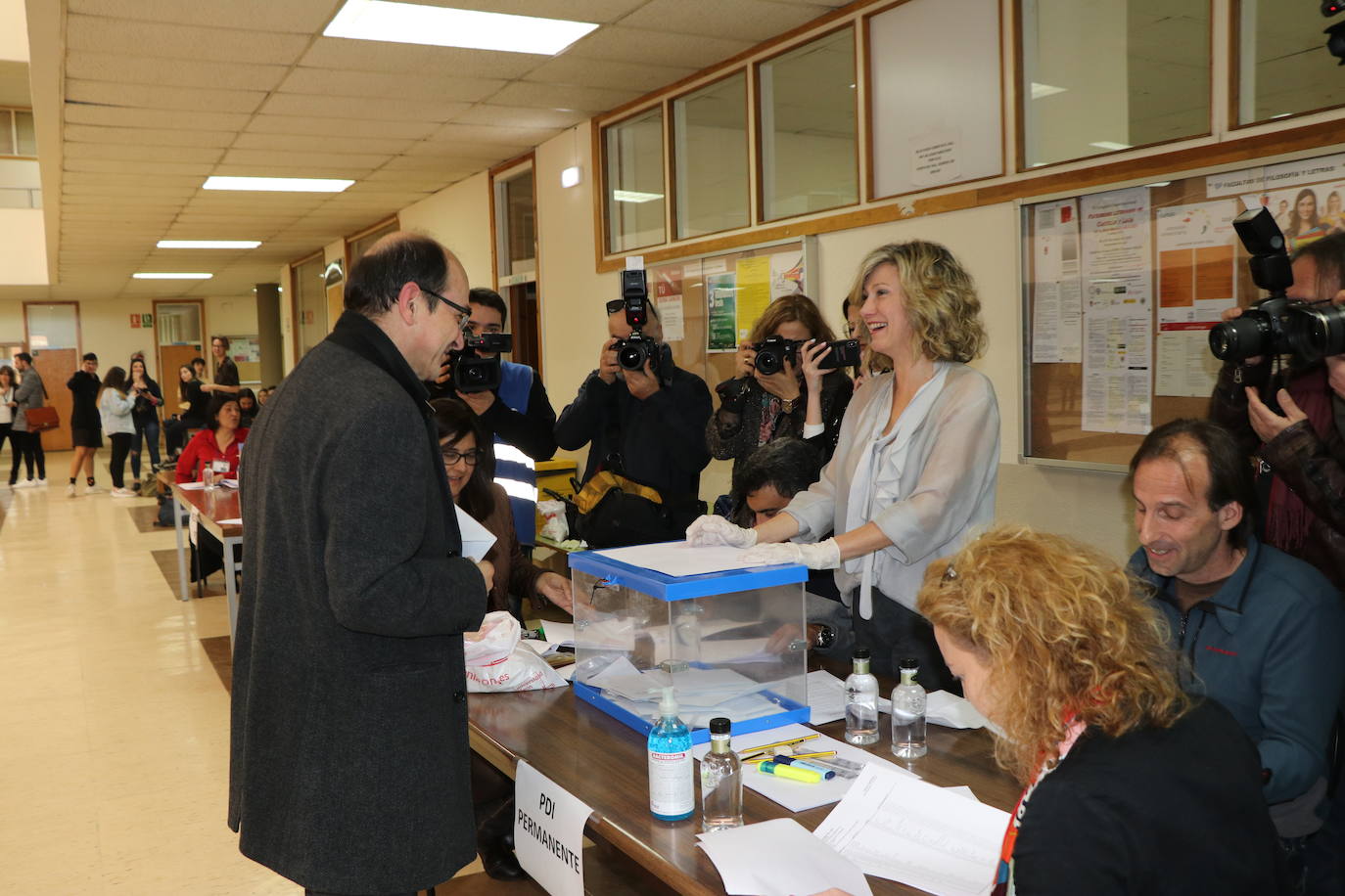 Fotos: La ULE vota a su próximo rector