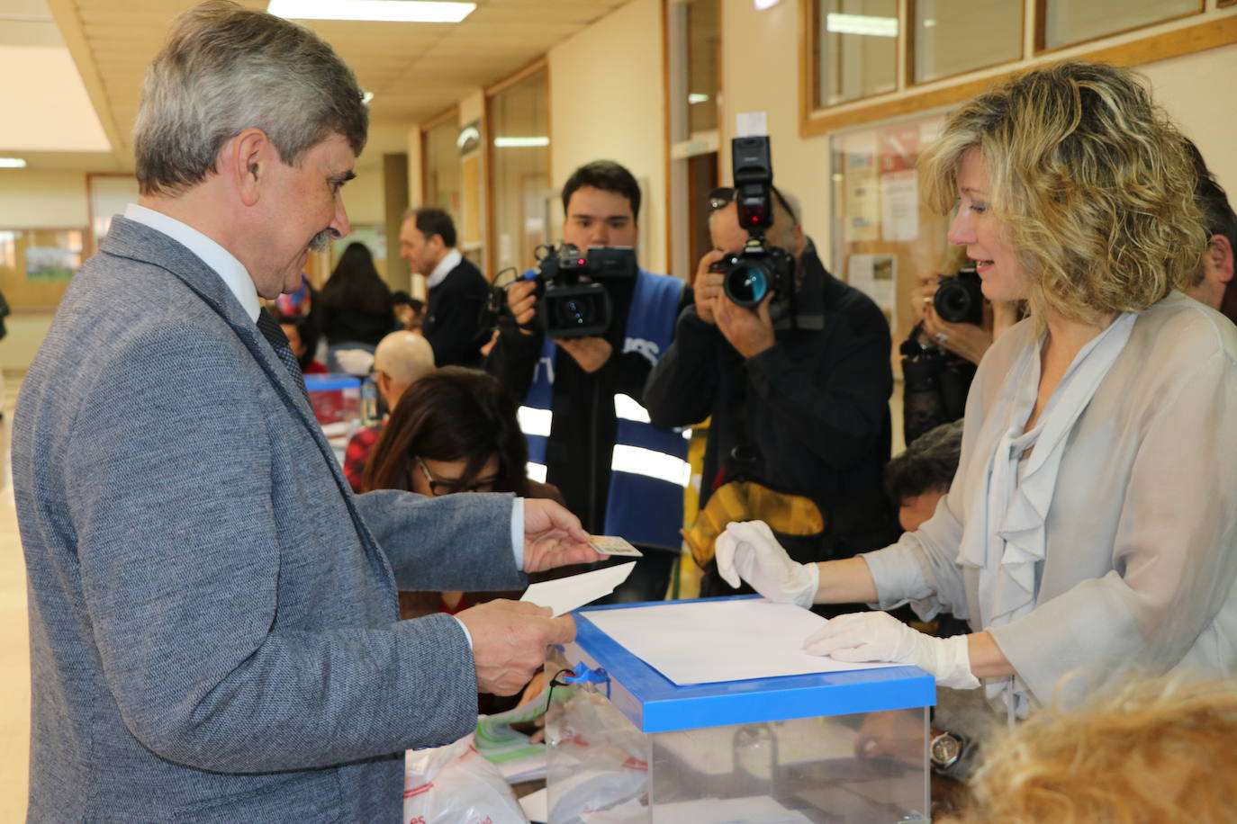 Fotos: La ULE vota a su próximo rector