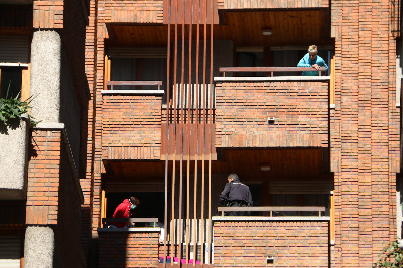 Fotos: Rescate de una mujer en Burgo Nuevo