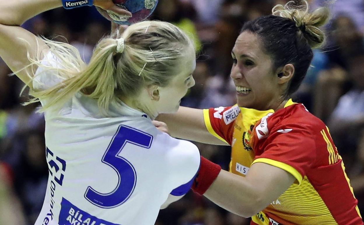 Mireya González, en un partido con la selección.