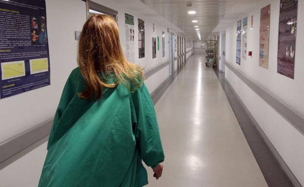 El Colegio de Enfermería de León desmiente a la Consejería de Salud y asegura que «no hay suficiente equipamiento de protección»
