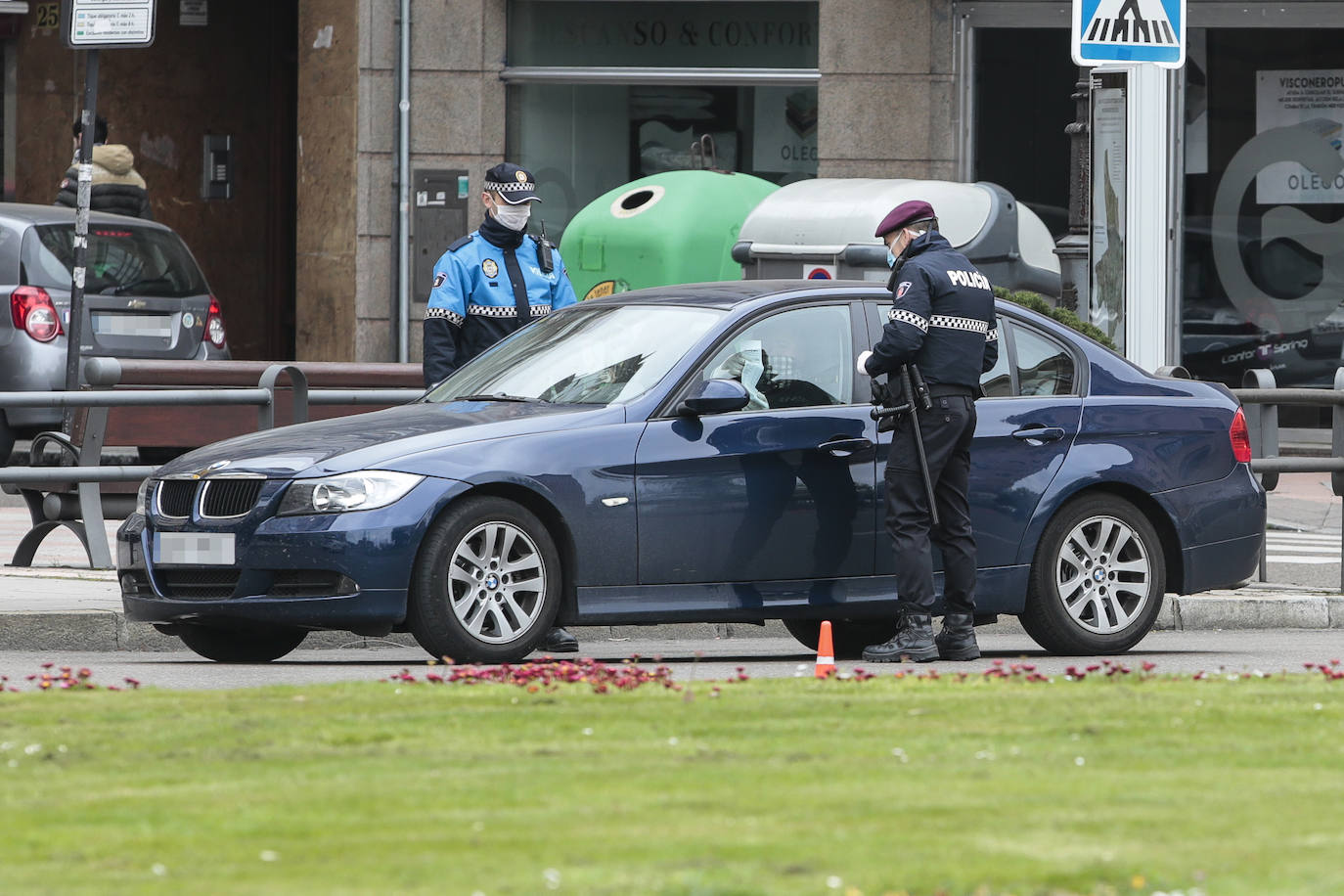 Fotos: Control de vehículos y personas en León