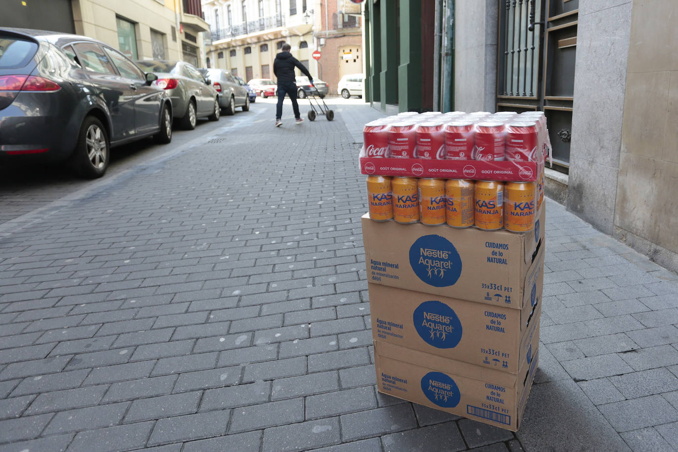 Fotos: La Asociación de Hostelería de León inicia una campaña de recogida de bebidas