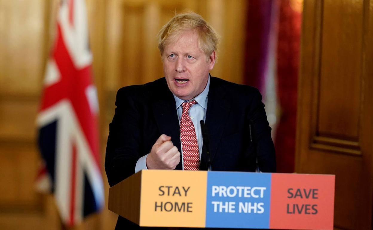Boris Johnson, comparece para informar de las restricciones por el coronavirus.