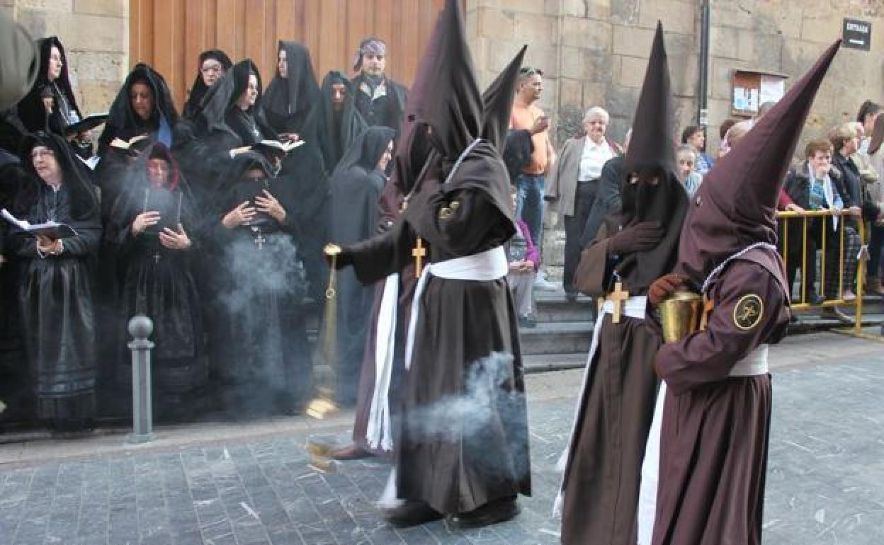 Un acto procesional de la Semana Santa de León.