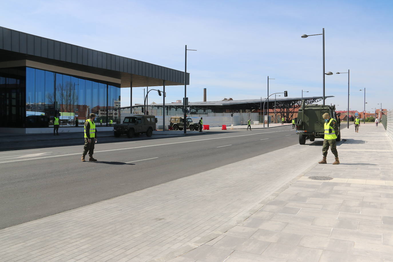Fotos: El Regimiento de Artillería de Campaña patrulla por León
