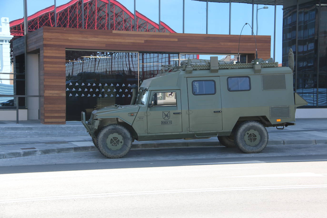 Fotos: El Regimiento de Artillería de Campaña patrulla por León