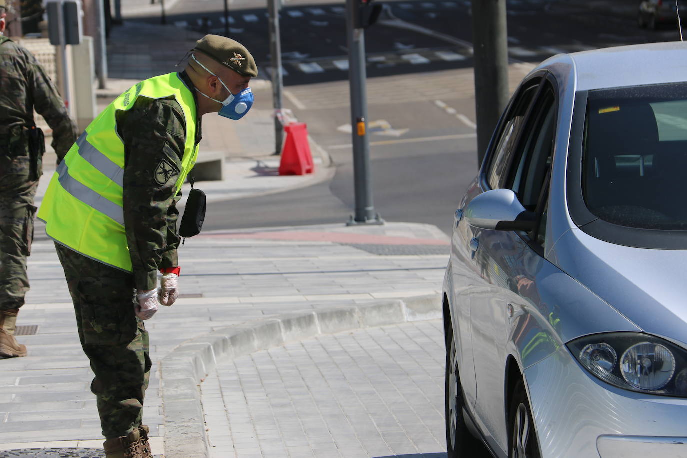 Fotos: El Regimiento de Artillería de Campaña patrulla por León