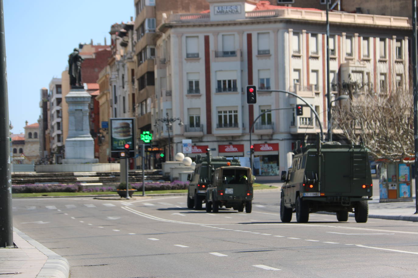 Fotos: El Regimiento de Artillería de Campaña patrulla por León