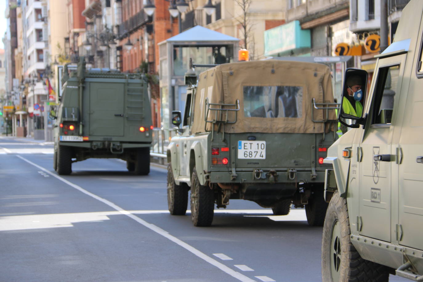 Fotos: El Regimiento de Artillería de Campaña patrulla por León
