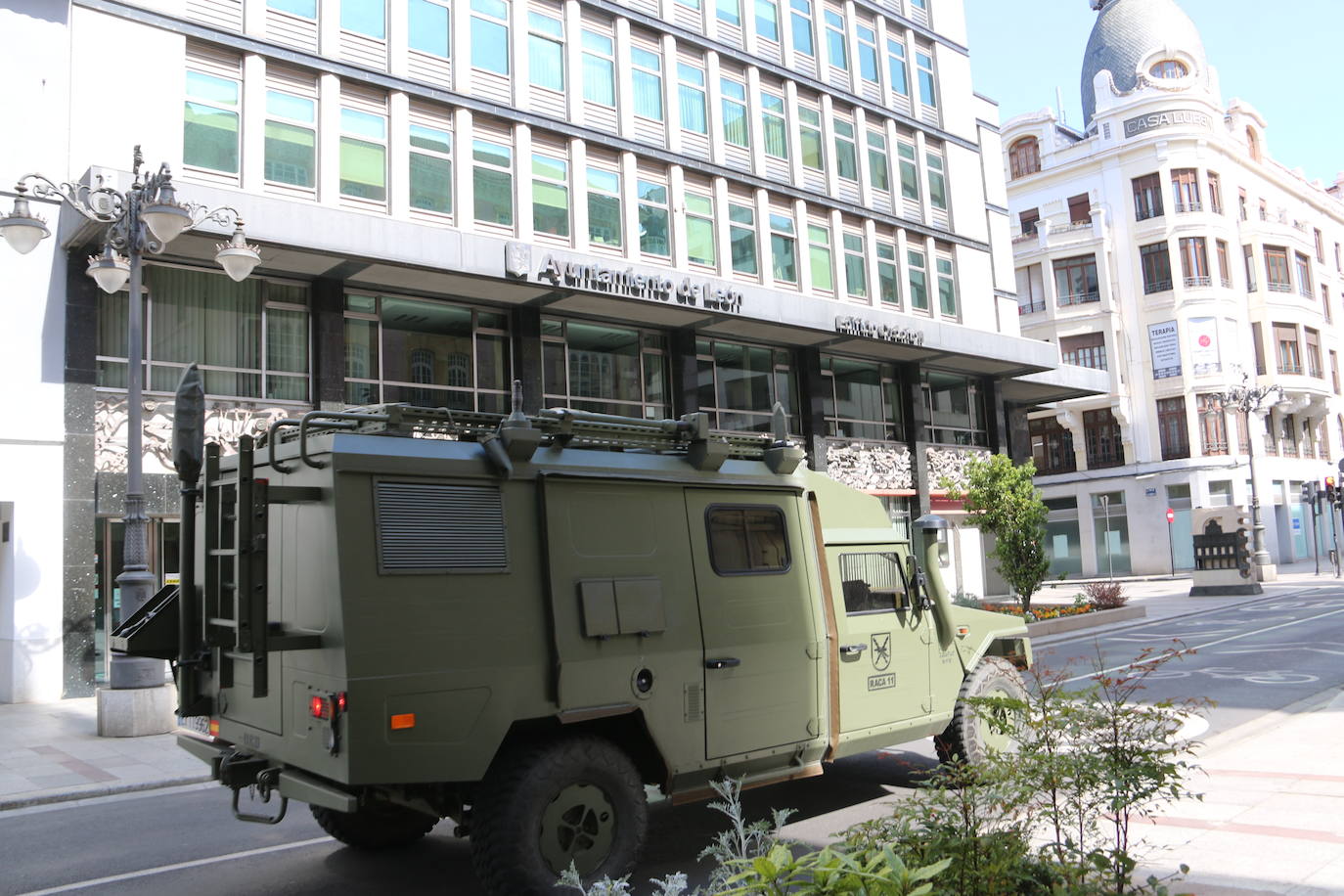 Fotos: El Regimiento de Artillería de Campaña patrulla por León