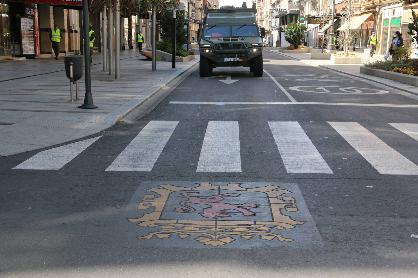 Fotos: El Regimiento de Artillería de Campaña patrulla por León