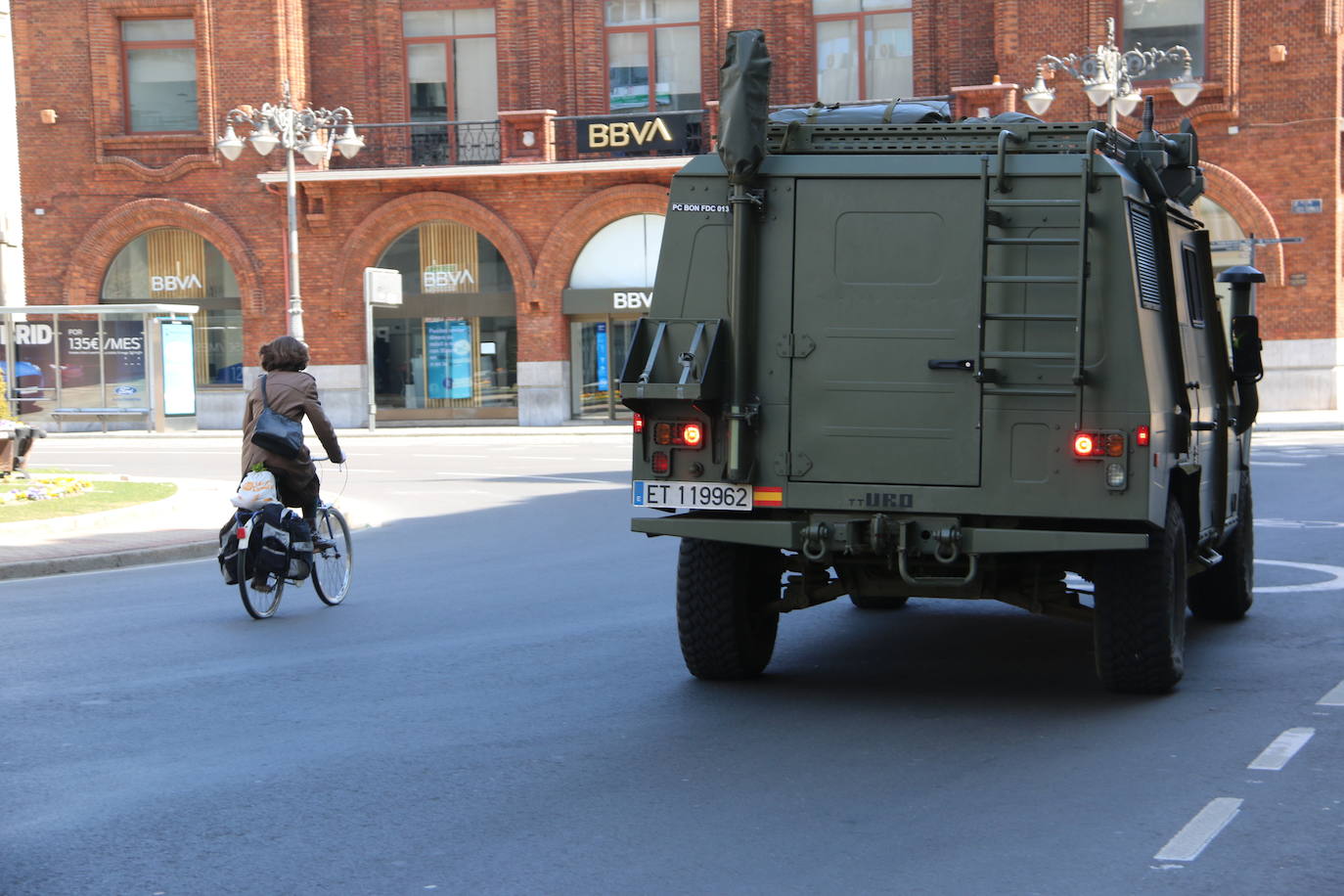 Fotos: El Regimiento de Artillería de Campaña patrulla por León