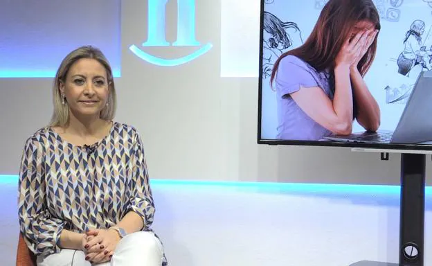Imagen de Isabel Álvarez durante una entrevista en leonoticias.