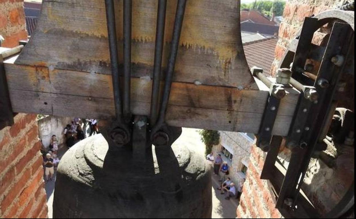 Campanas en un pueblo de León.