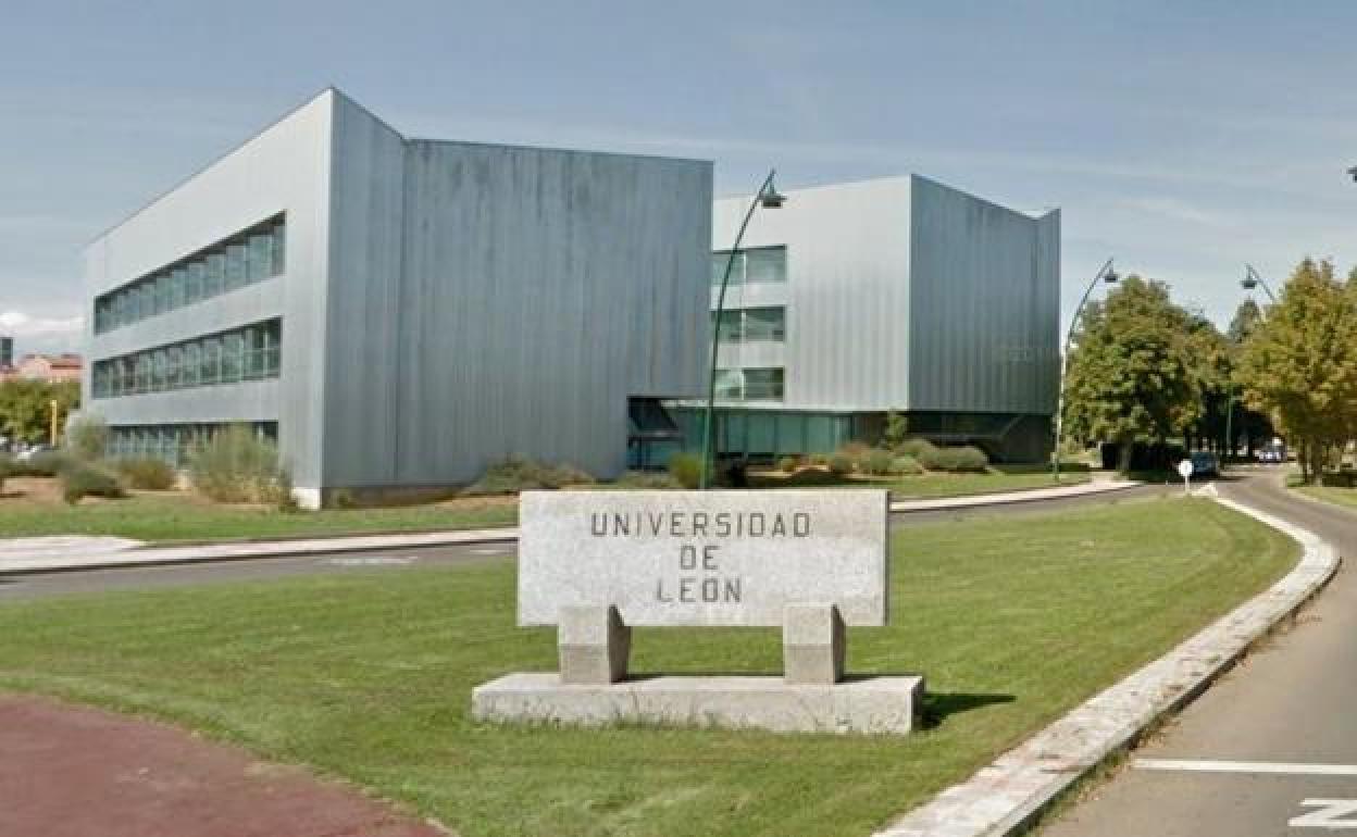 Entrada al Campus de Vegazana de la ULE. 