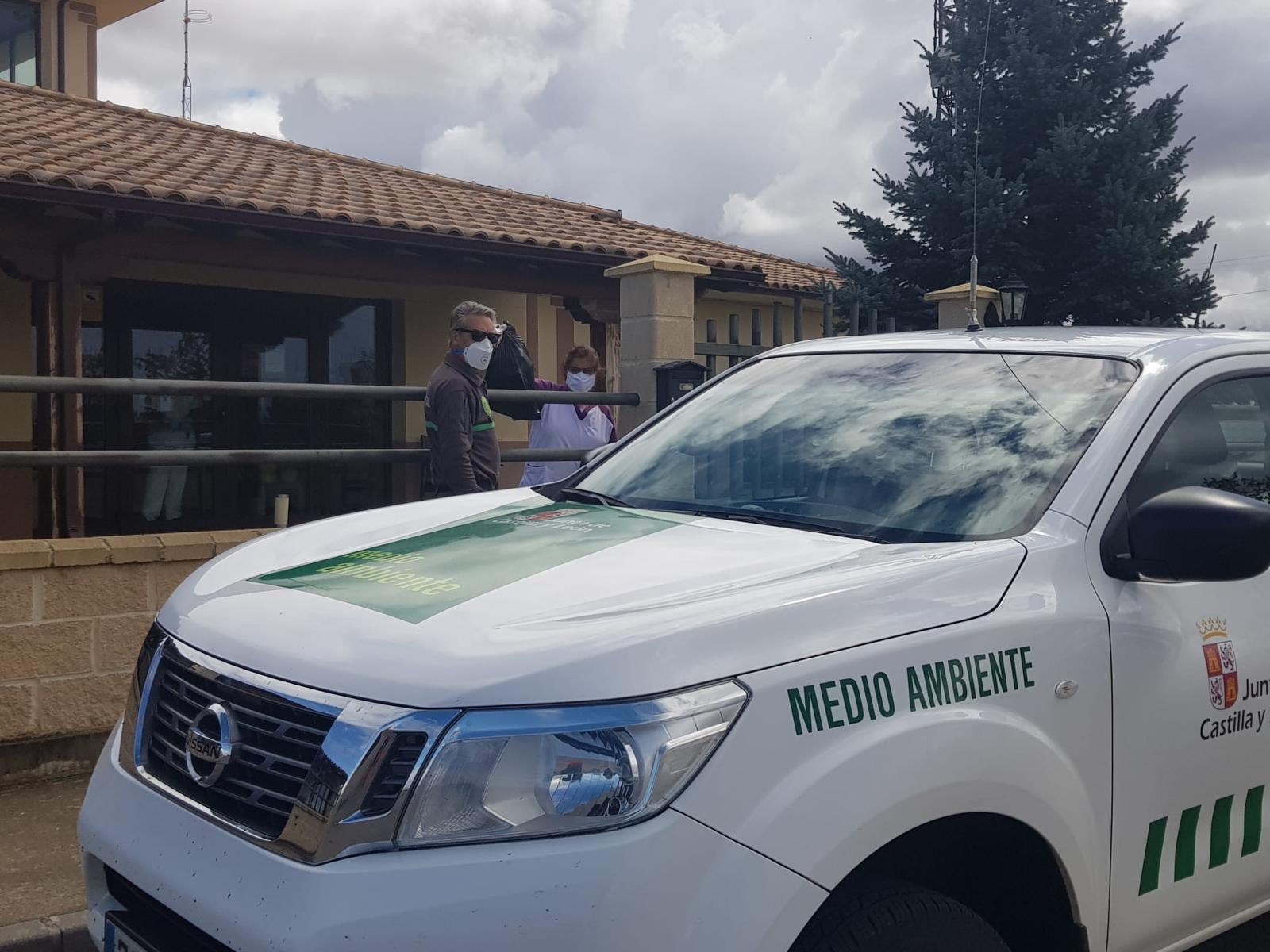 Fotos: Entrega de productos por parte de la Junta