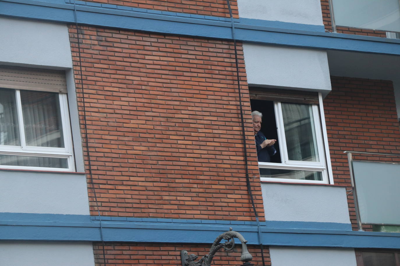 León no falla a su cita con el aplauso sanitario ni leonoticias con sus vecinos.