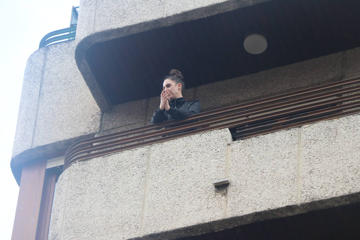 León no falla a su cita con el aplauso sanitario ni leonoticias con sus vecinos.