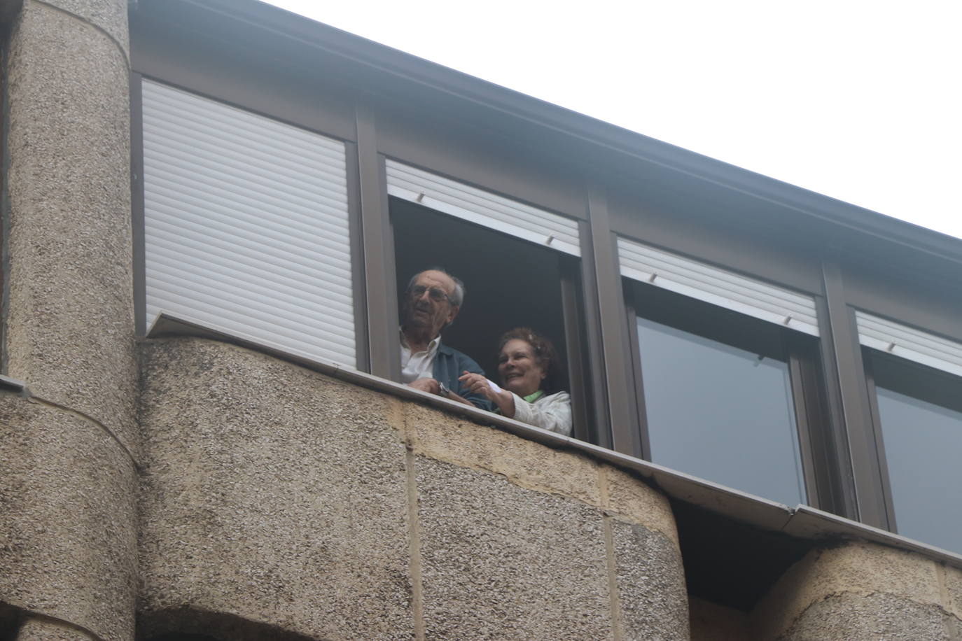 León no falla a su cita con el aplauso sanitario ni leonoticias con sus vecinos.