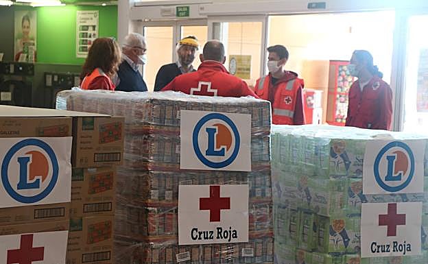 Galería. Acto solidario en E.Leclerc.