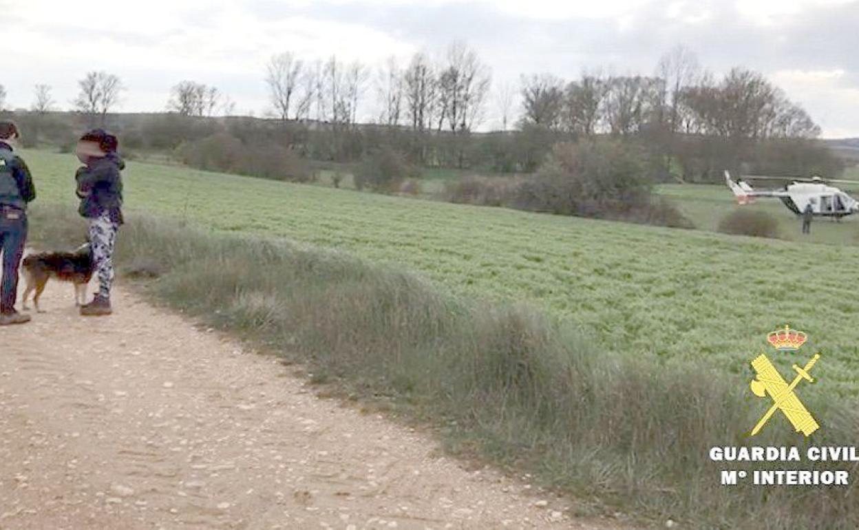 Momento en el que se procede a la identificación de la mujer.