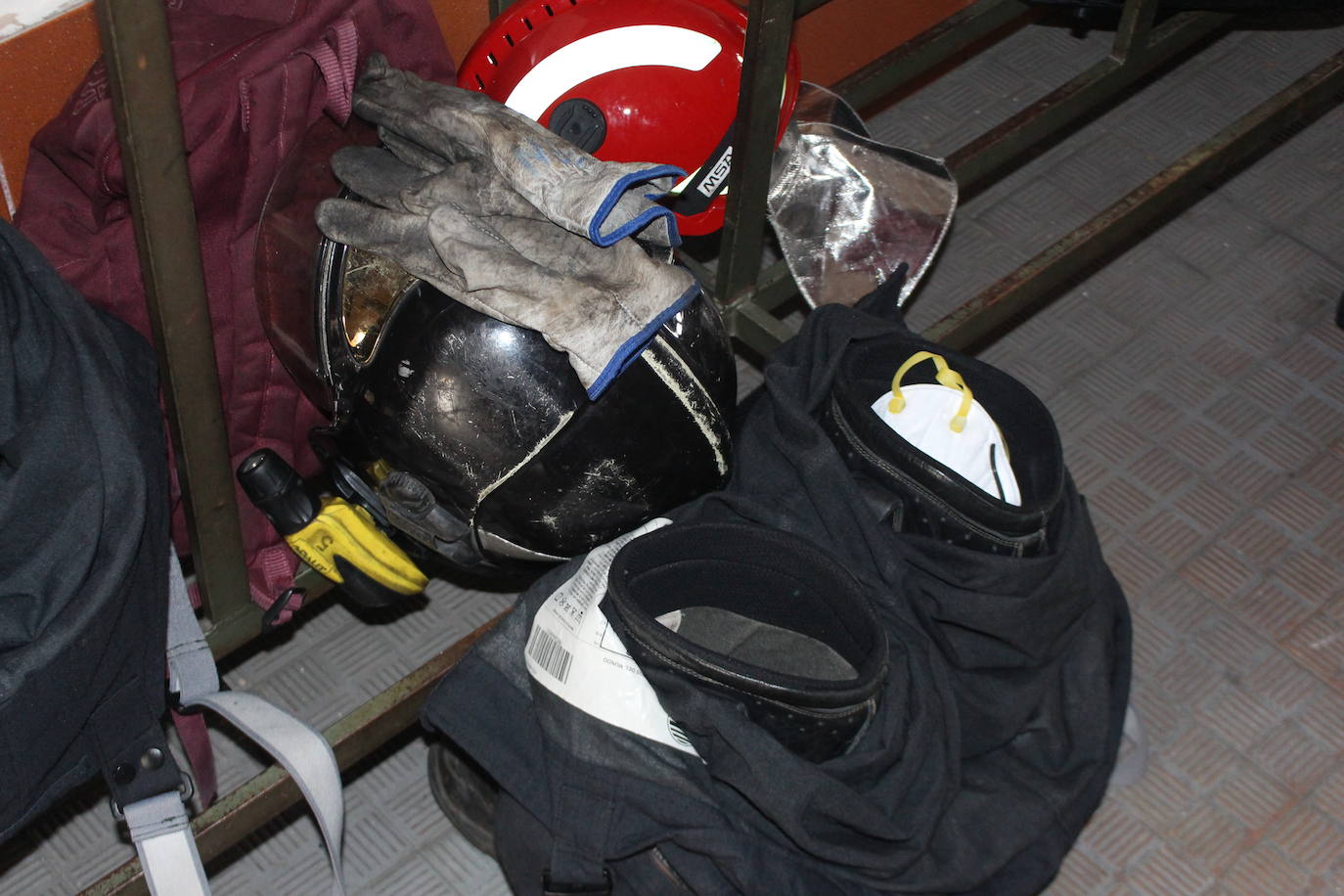 De día o de noche, con crisis sanitaria o sin ella, el Parque de Bomberos de León siempre está listo para intervenir.