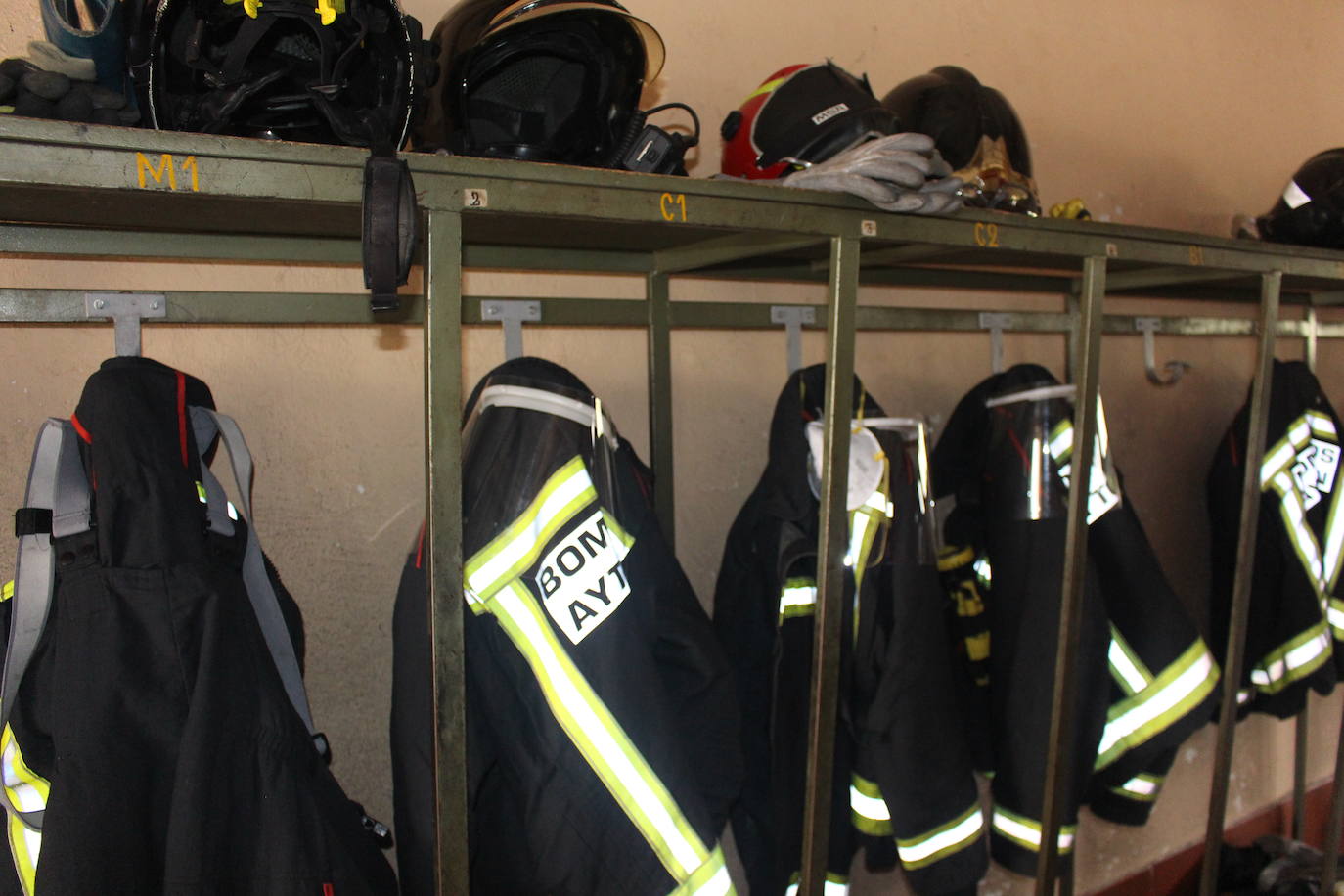 De día o de noche, con crisis sanitaria o sin ella, el Parque de Bomberos de León siempre está listo para intervenir.