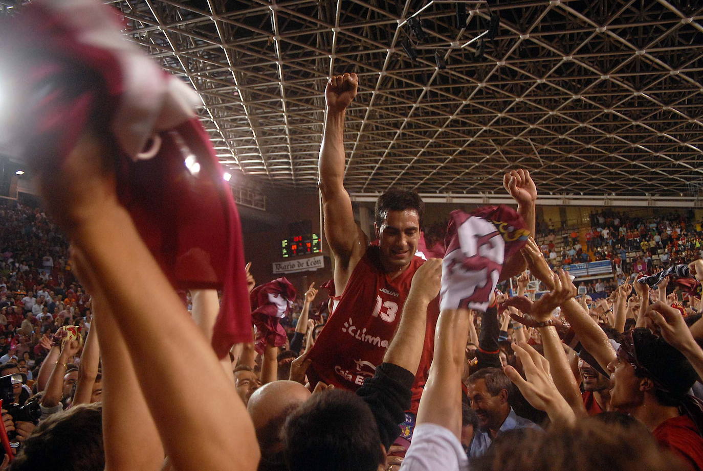 Baloncesto León celebra su ascenso a ACB en 2007.