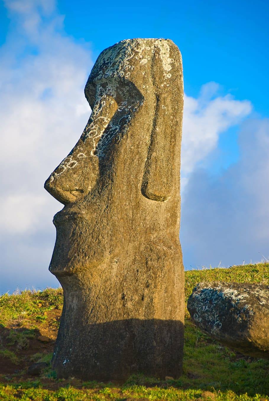 Isla de Pascua | En Chile, a más de 13.500 kilómetros de la Comunitat supone un destino perfecto para reconectar con el planeta y descubrir los misterios de los moáis, las enormes cabezas de piedra talladas cuyo origen es a día de hoy todavía un enigma.