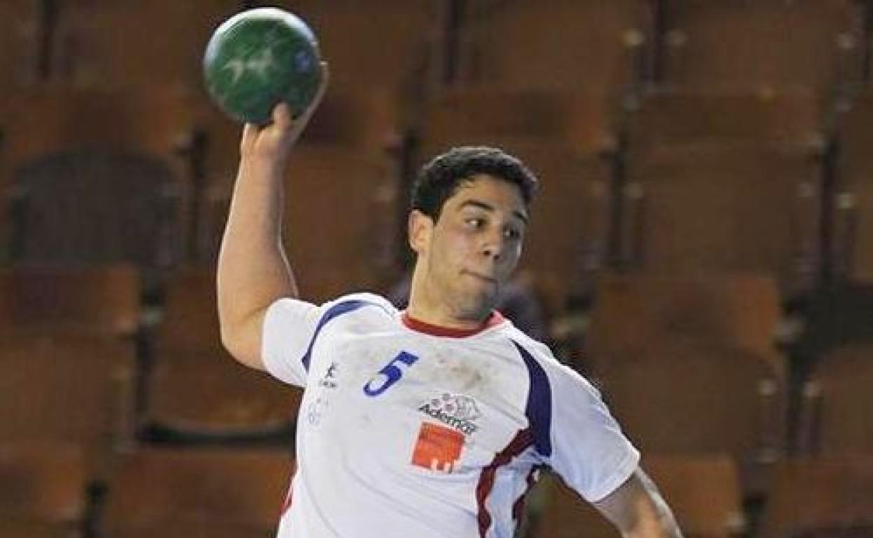 Goñi, en una imágen de archivo, con la camiseta del Ademar.