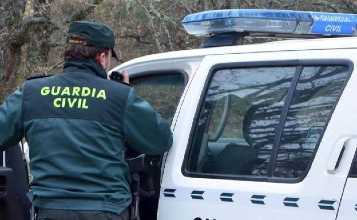 La Guardia Civil auxilia a una mujer de 61 años intoxicada en su vivienda en Crémenes