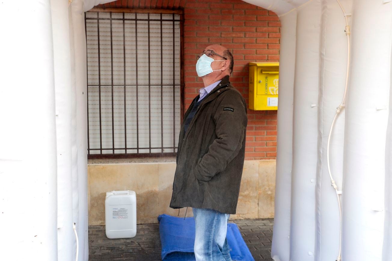 El Ayuntamiento de Campo de Villavidel cuenta desde este miércoles con un túnel higienizante hinchable con el que poder hacer frente al Covid-19.
