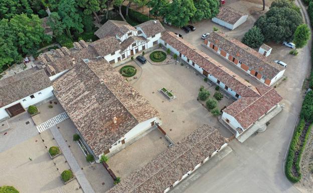 Vista aérea de la bodega y su entorno.