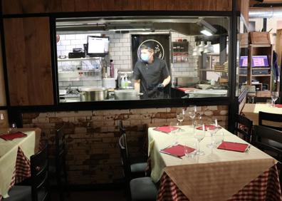 Imagen secundaria 1 - Varios detalles del Restaurante Pagus en la mañana del martes. 