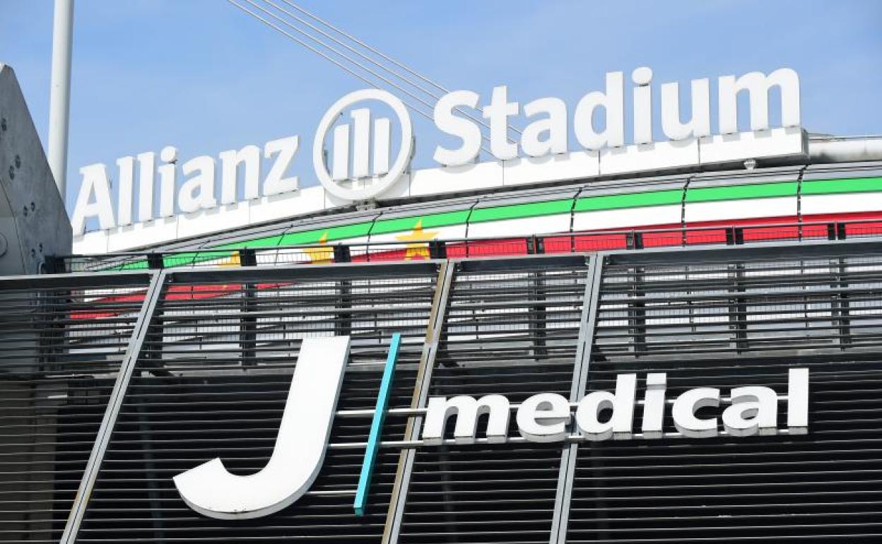 Entrada al centro médico de la Juventus en el Allianz Stadium.