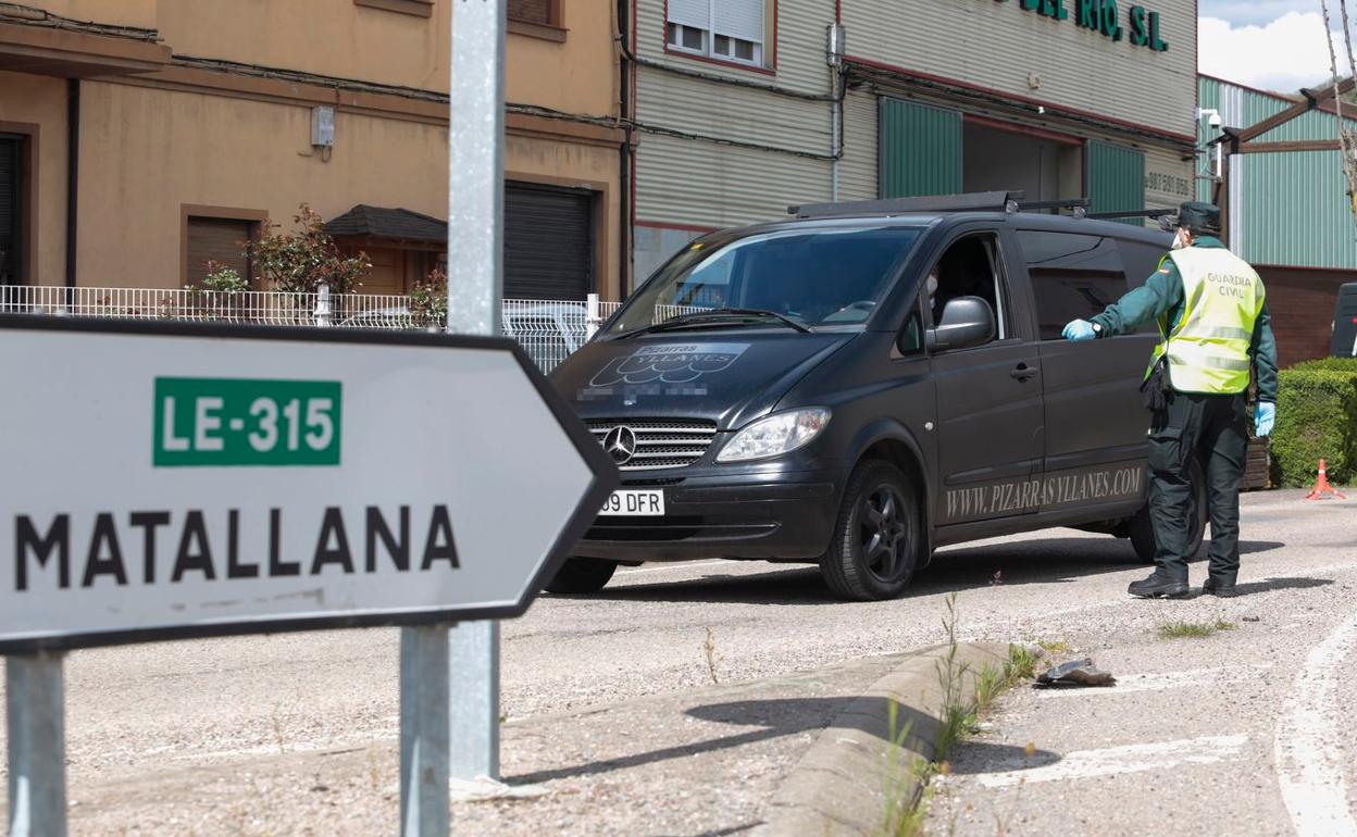 Acceso al municipio de Matallana de Torío.