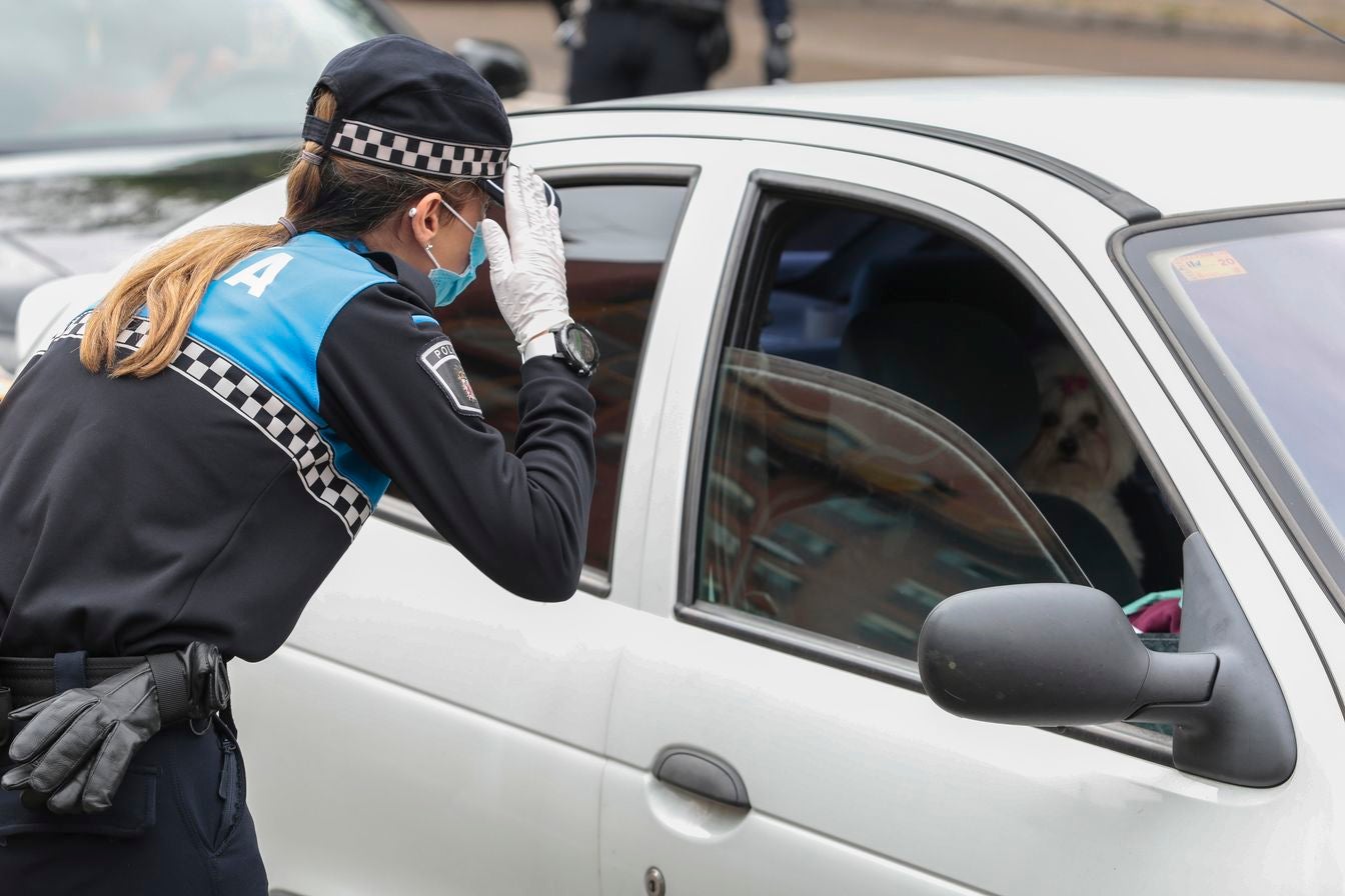 Control de la Policía Local de León con motivo de la alarma sanitaria.