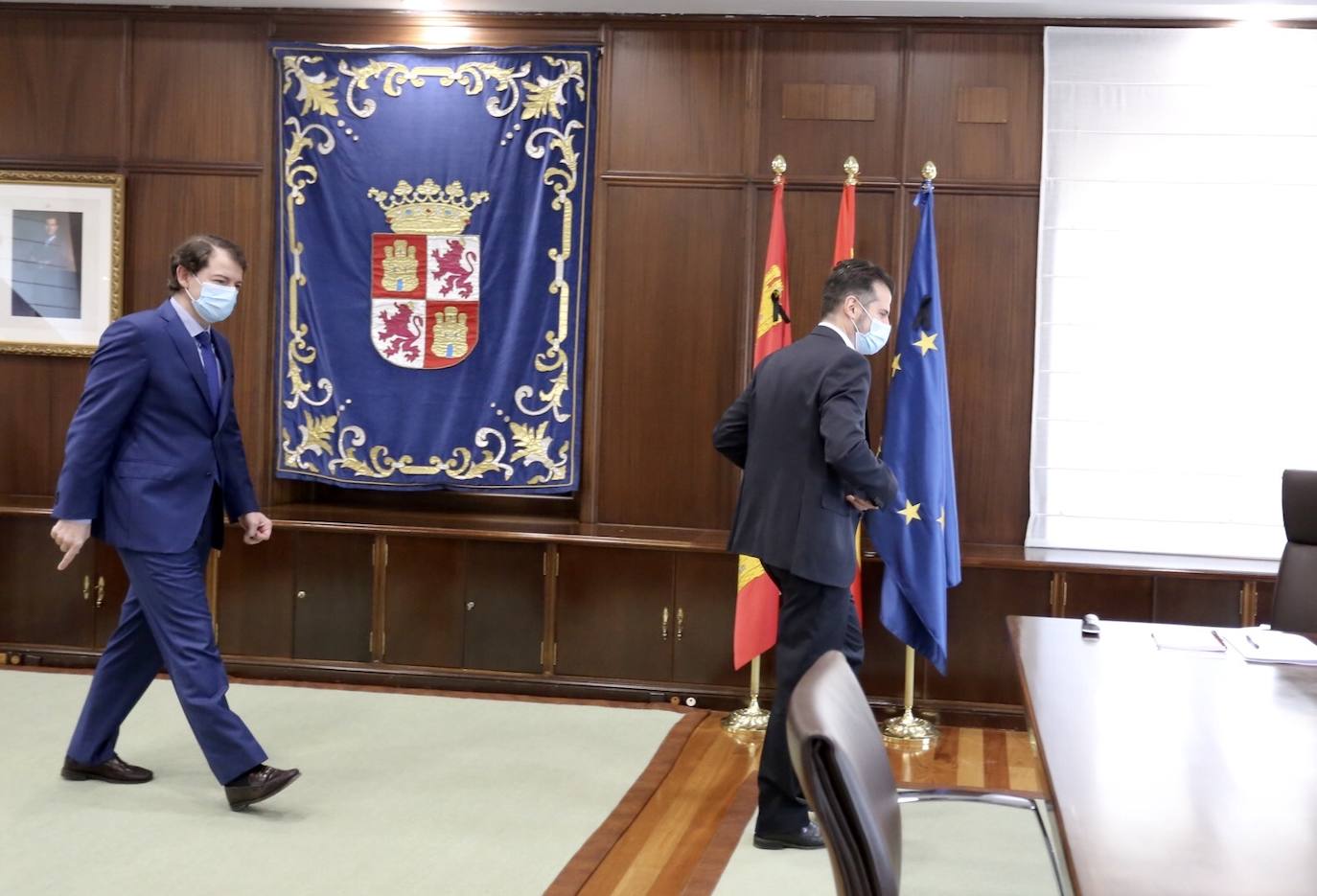 Fotos: El presidente de la Junta de Castilla y León se reúne con el secretario del PSCyL