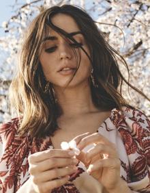Imagen secundaria 2 - El Corte Inglés retoma el &#039;Ya es Primavera&#039; junto a Ana de Armas en homenaje a la sociedad por su esfuerzo de superación