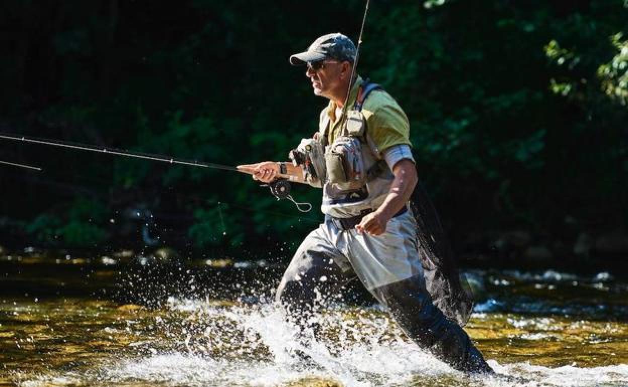 La Ley de Pesca mejora la producción y la calidad de las poblaciones trucheras en los ríos de la provincia