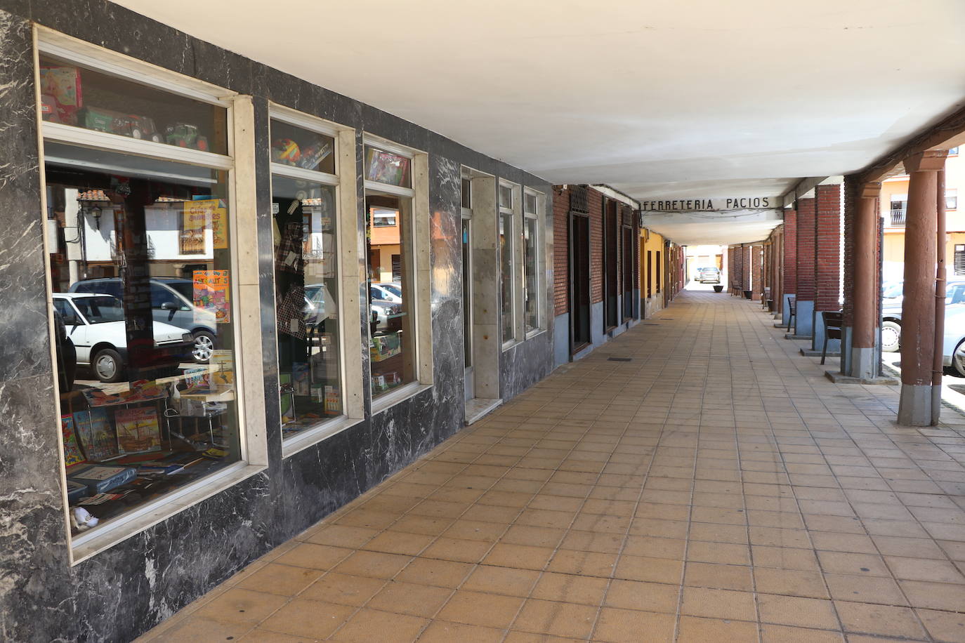 Fotos: Mansilla de las Mulas recibe la fase 1 con escepticismo