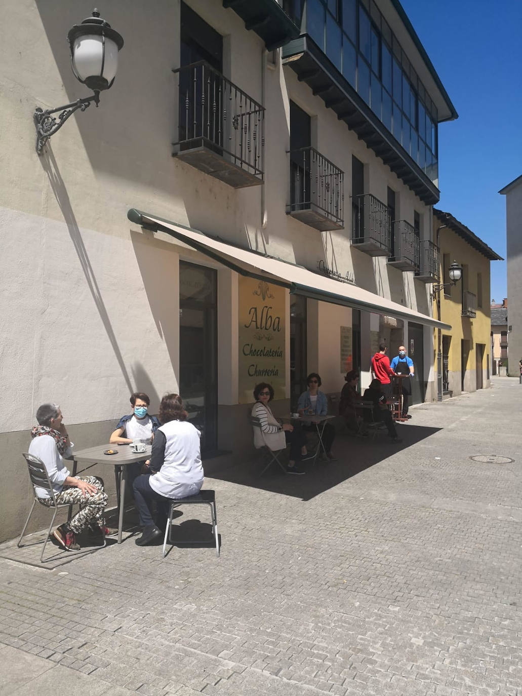 Fotos: Cafeterías y bares de Ponferrada abren sus puertas