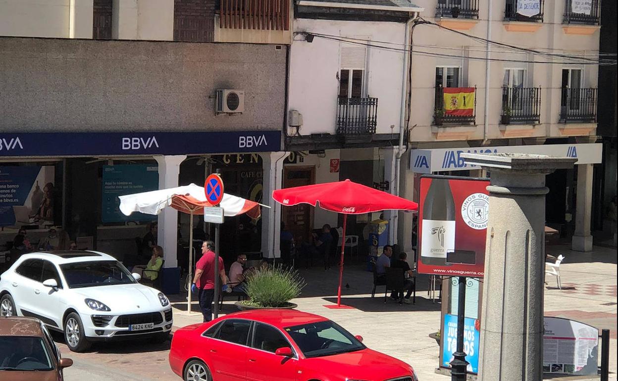 Imagen de una cafetería en Cacabelos reabierta este lunes en la fase 1.