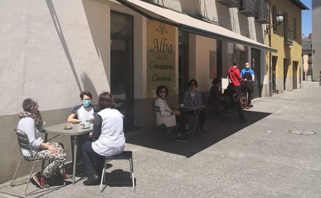 Una terraza en Ponferrada con las nuevas medidas de seguridad.