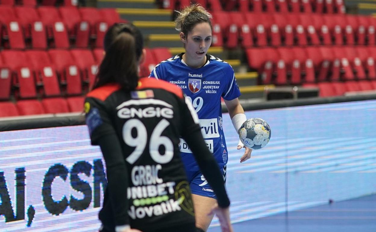 Mireya González, en un partido con el Ramnicu Valcea.