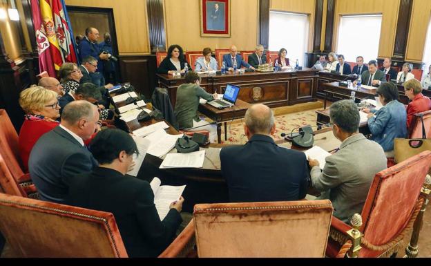 Sesión plenaria en el Ayuntamiento de León.